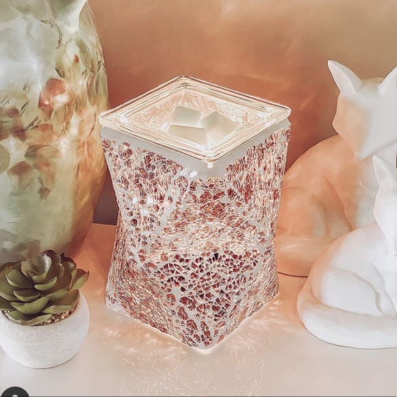 Scentsy Warmer - Picture 1 of 2